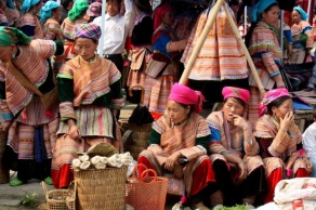 By Limo: Can Cau Tuesday Market - 3 Days 2 Nights By Limo
