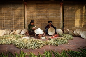 A Day of Art & Aroma: Lacquer, Conical Hat and Incense Villages