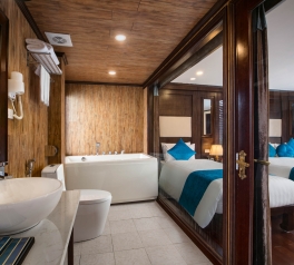 Alisa_cruise_halong_bay_2days1night