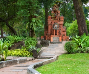 Explore Tao Dan Park