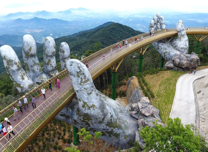 Golden-bridge-ba-na-hills-vietnam