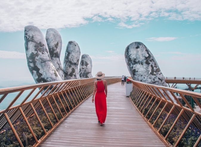 ayda-june-golden-bridge-da-nang