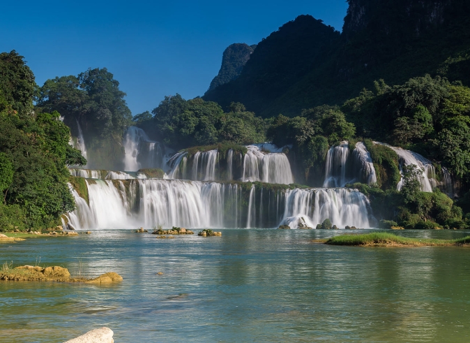 ban-gioc-waterfall-funny-travel