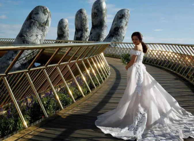 h2a78cns_vietnam-golden-bridge-reuters_625x300_02_August_18