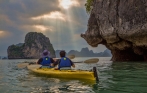 kayaking_in_halong_bay
