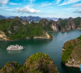 tau-vip-ha-long-gia-re