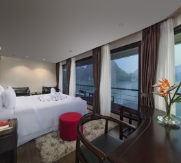 tau_vip_nhat_vinh_ha_long_funny_travel_vietnam