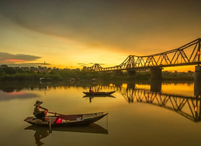 Long Bien Bridge