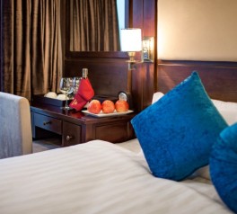 Alisa_halong_bay