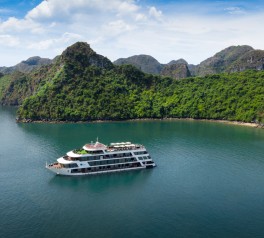 tau-5-sao-be-boi-dep-nhat-vinh-ha-long