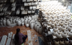bat_trang_pottery_village_tour_funny_travel_vietnam
