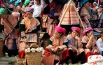 can_cau_market_funny_travel