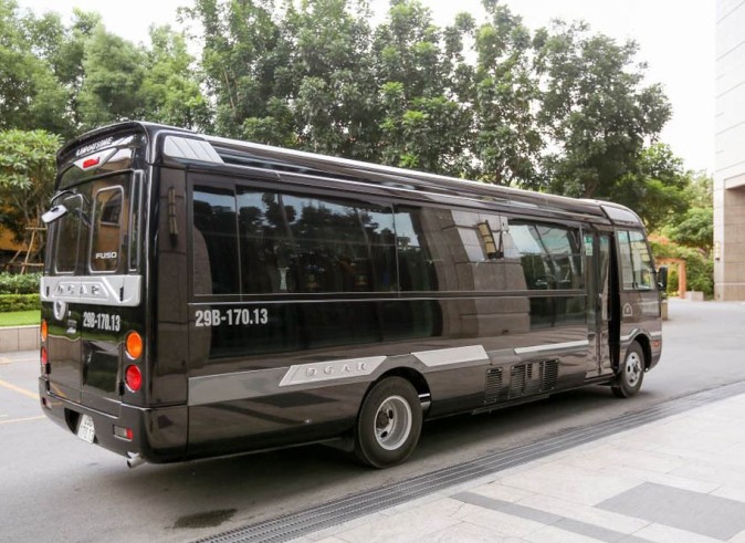 xedoisong_limousine_bus_fuso_rosa_dcar_2016_h4_hgjw